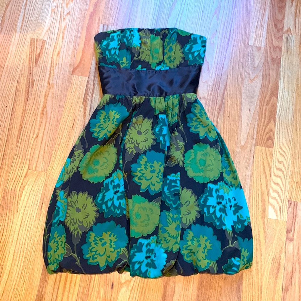 Anthropologie 100% silk strapless dress size 2, with bubble hem. Only worn once.